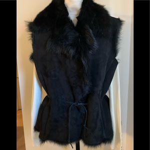 Rizal beautiful black shearling suede fur vest.
